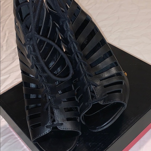 Heels - Picture 2 of 2